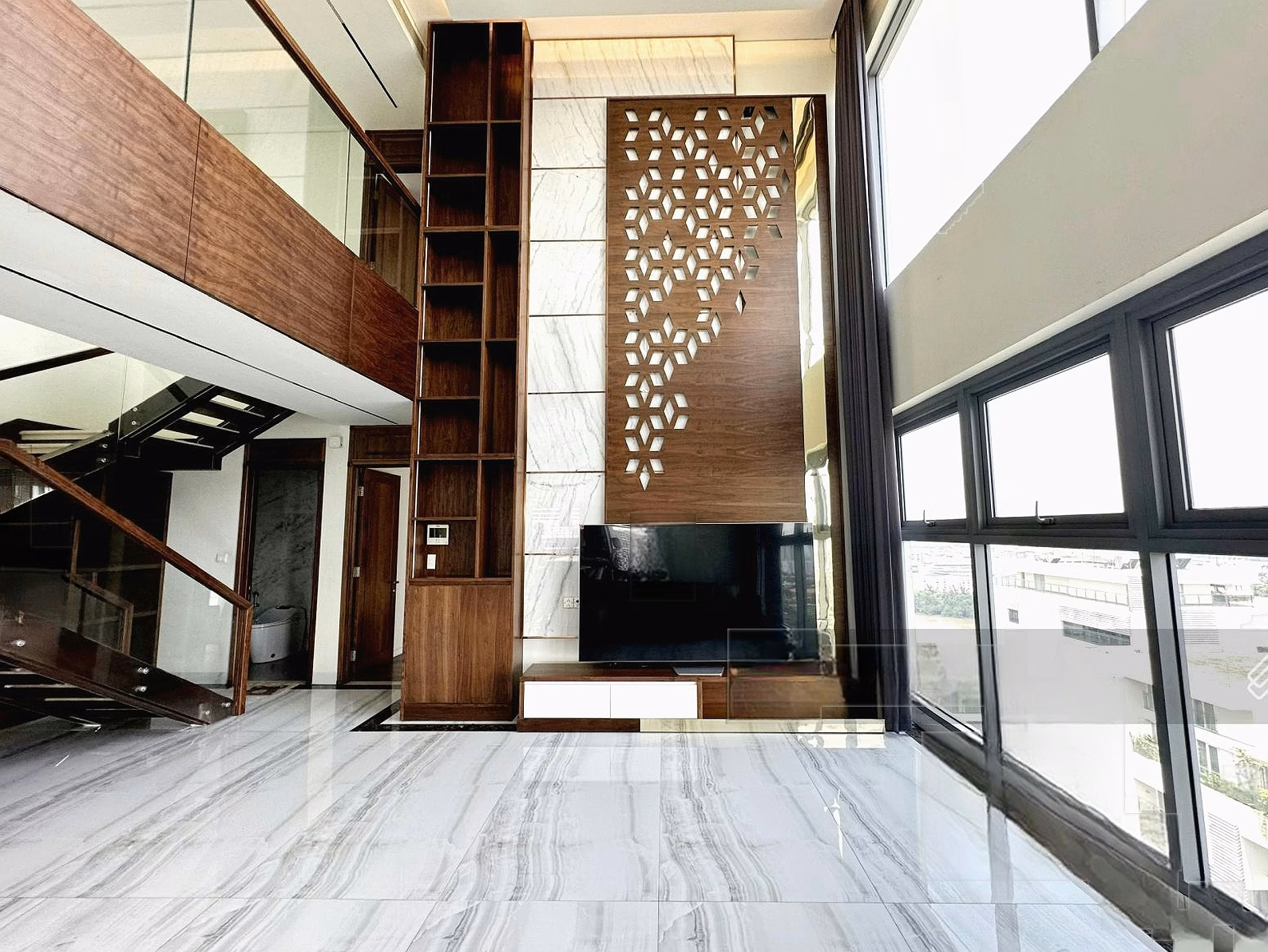 Duplex for rent 158 ​​Million apartment 5 bedrooms, 5 bathrooms, Diamond Island, 323m2, nice view, Full NT available immediately
