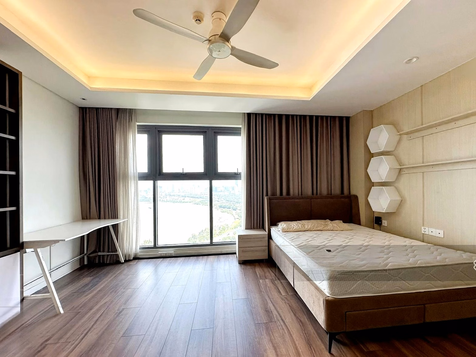Duplex for rent 158 ​​Million apartment 5 bedrooms, 5 bathrooms, Diamond Island, 323m2, nice view, Full NT available immediately
