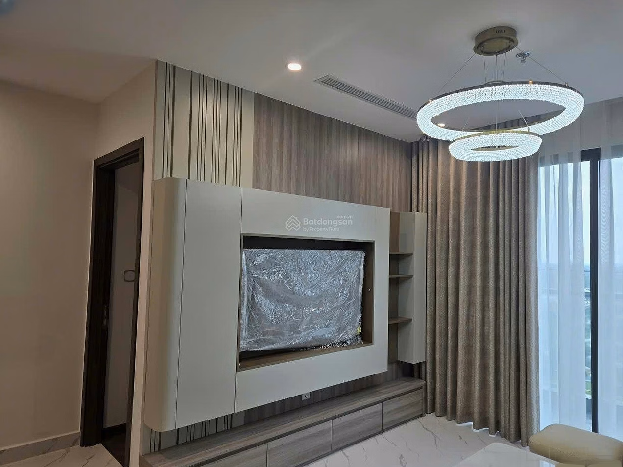 Studio/1 bedroom/2 bedroom/3 bedroom apartment for rent empty apartment / Full furnished / Basic variety 4 million - 16 million Vinhomes GP
