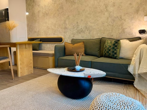 Apartment for rent 83m2 2 bedrooms + 2 bathrooms with vintage furniture at Endless Skyline West Lake 677 Lac Long Quan