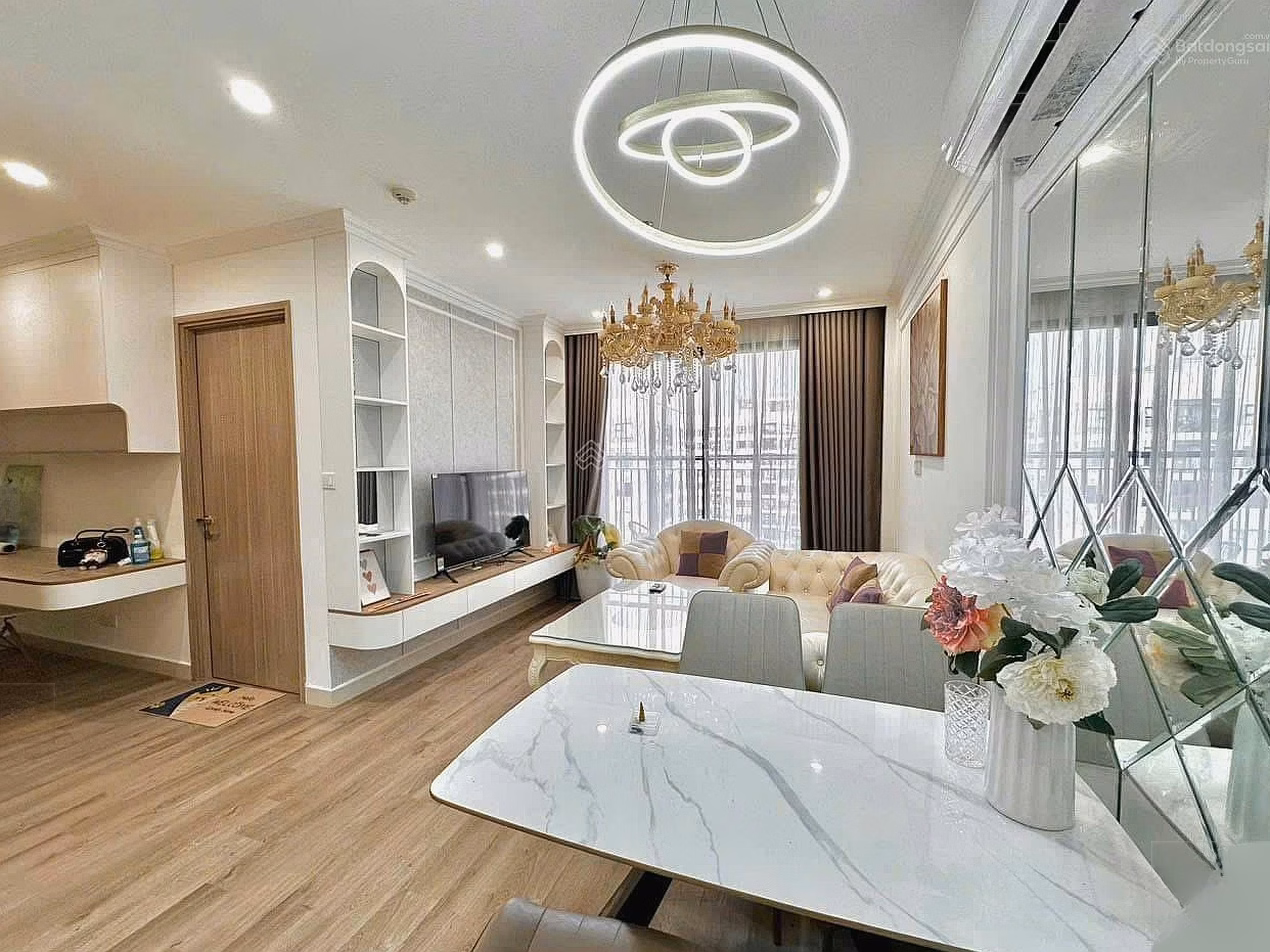 The owner cut a loss of 300 million on a 2-bedroom apartment for only 3.4 billion including fees at Vinhomes Ocean Park - Interior as pictured