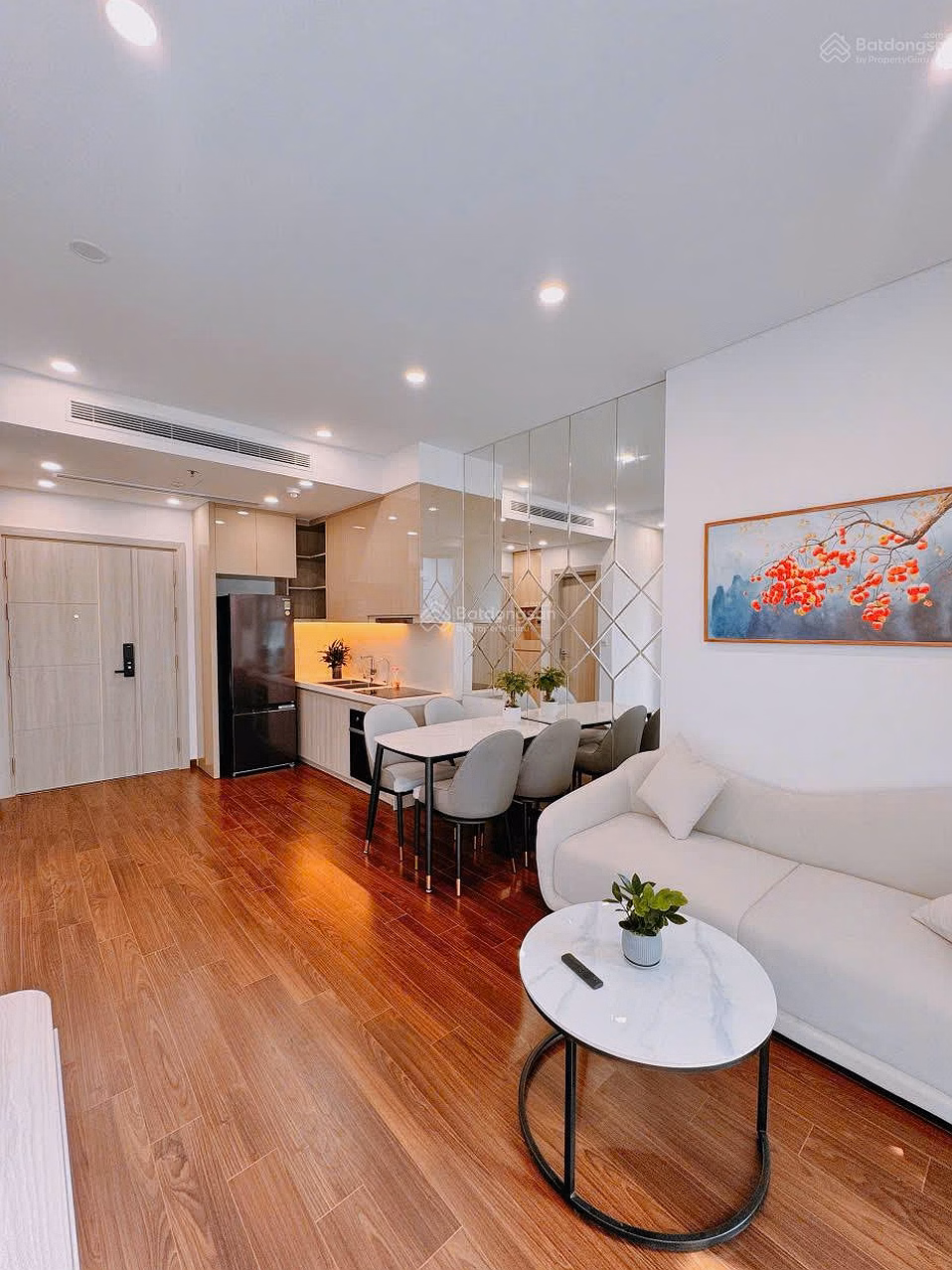 Owner sends 1 bedroom + 1 bathroom, fully furnished apartment for rent for only 10 million/month, free service