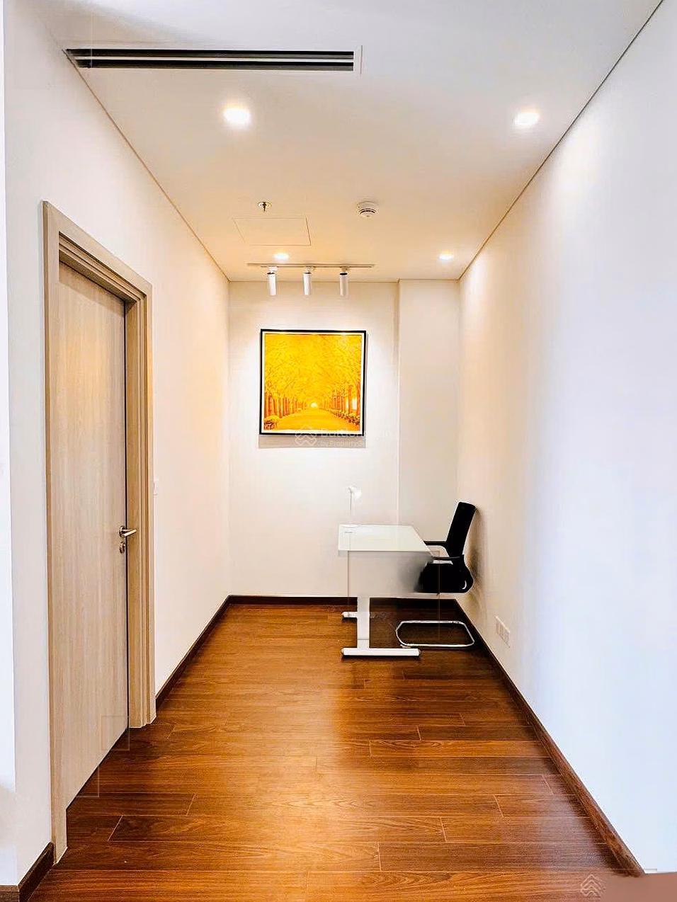 Owner sends 1 bedroom + 1 bathroom, fully furnished apartment for rent for only 10 million/month, free service