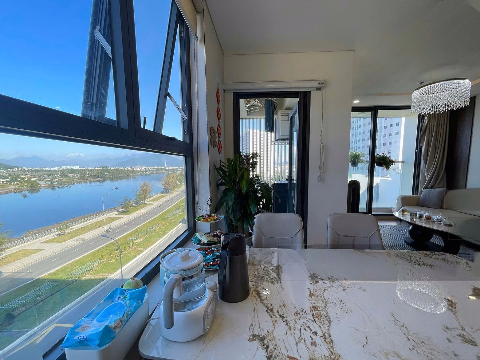 Rarely is a corner apartment with river view being sold for only 4 billion more
