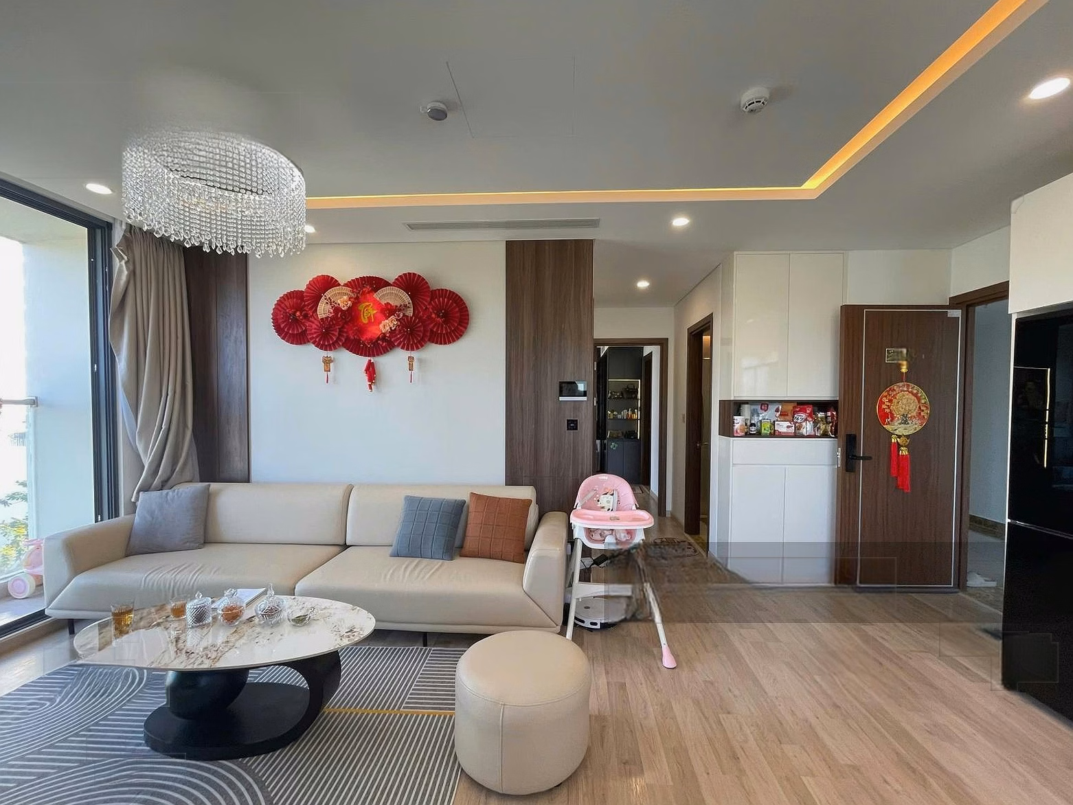 Rarely is a corner apartment with river view being sold for only 4 billion more
