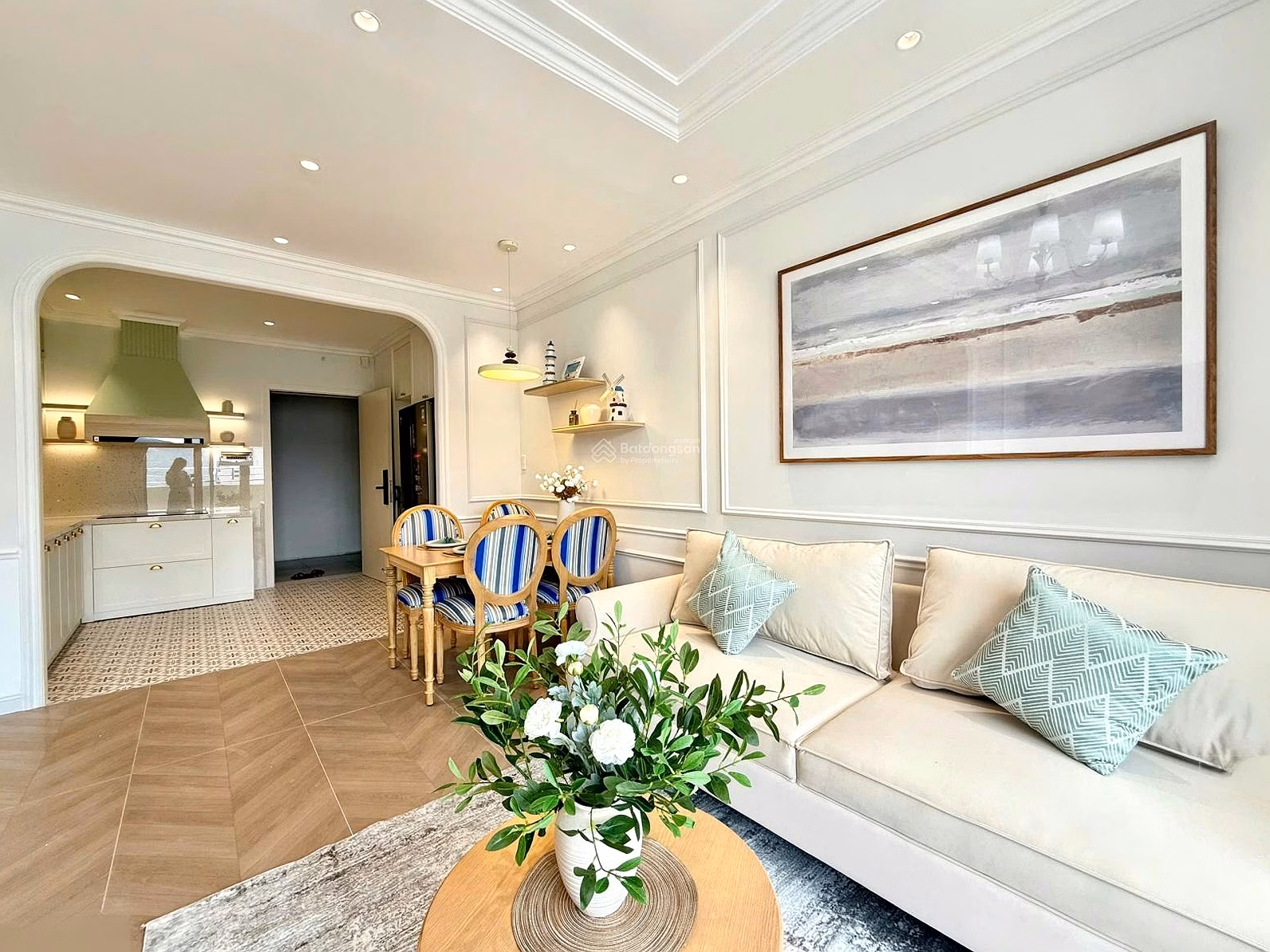 Highly located cash flow apartment worth investing in for a penthouse resort (apartment located on a high floor)