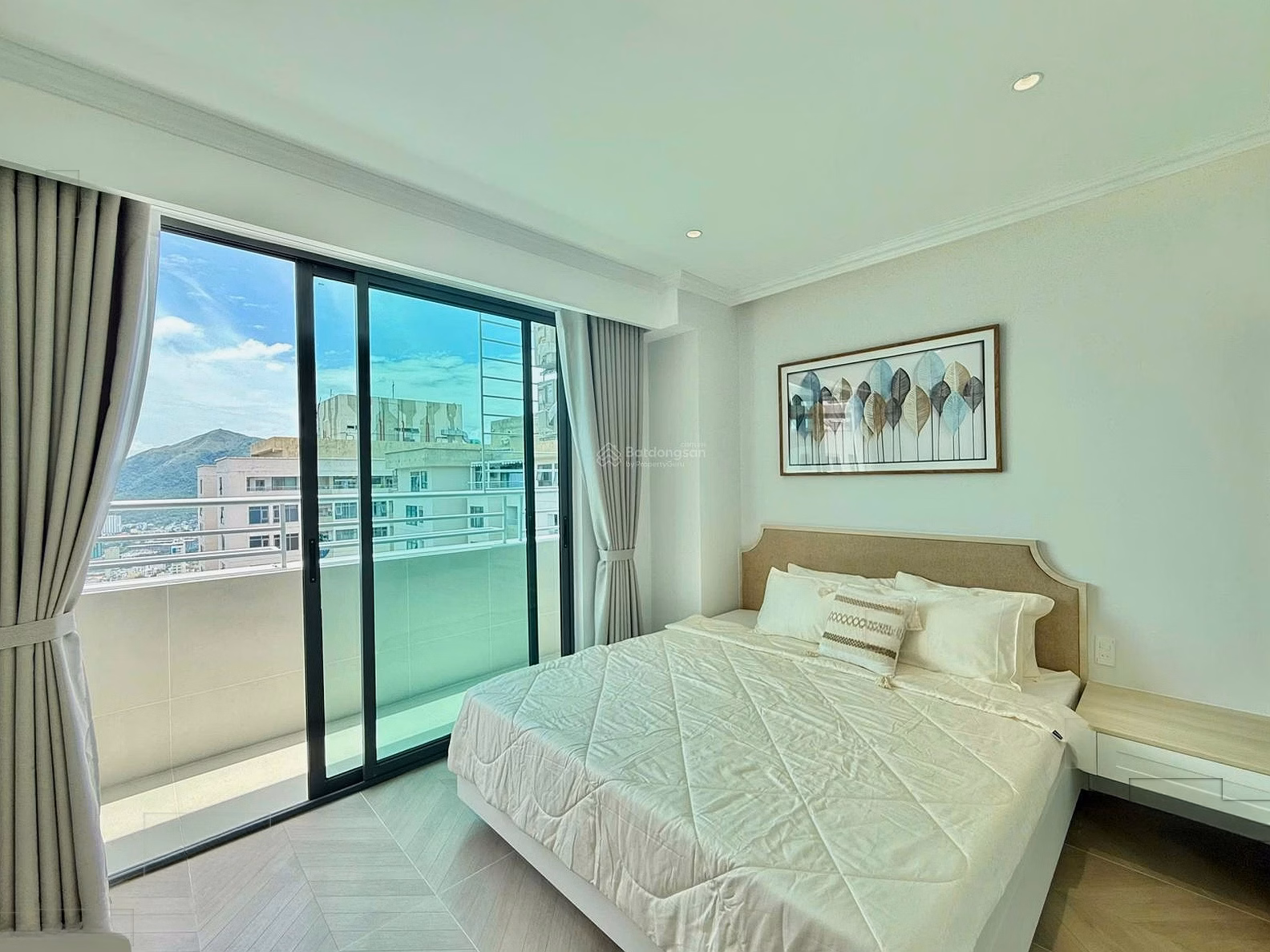 Highly located cash flow apartment worth investing in for a penthouse resort (apartment located on a high floor)