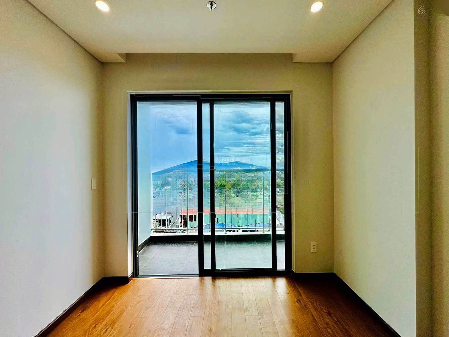 MIA 2 bedroom apartment for rent for only 7 million/month - hard to find a second apartment at this price