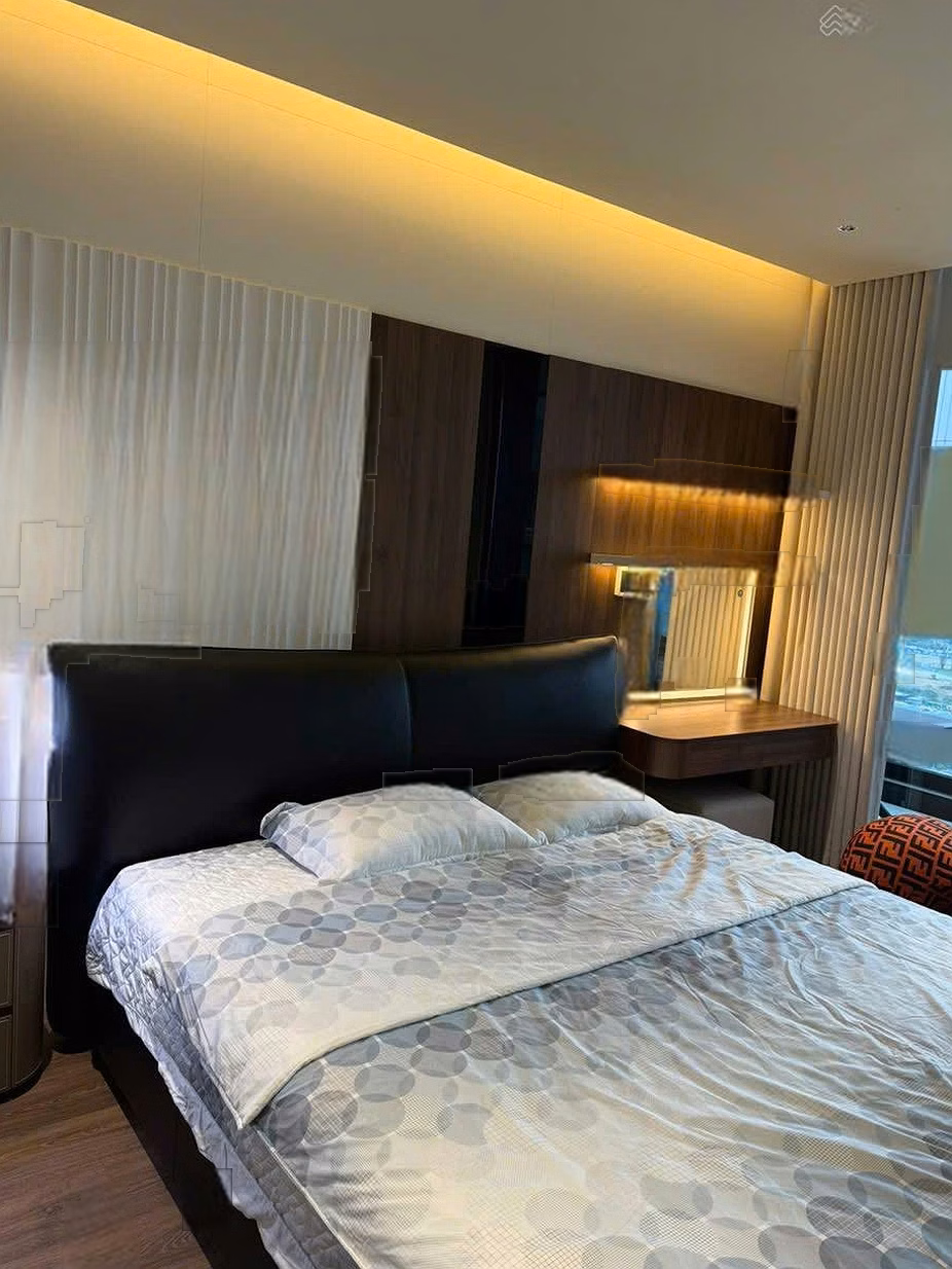 Queen apartment for rent, 3 bedrooms, 3 bathrooms, Pentstudio Westlake, view of West Lake and Nhat Tan bridge, fully furnished, price 40 million/month