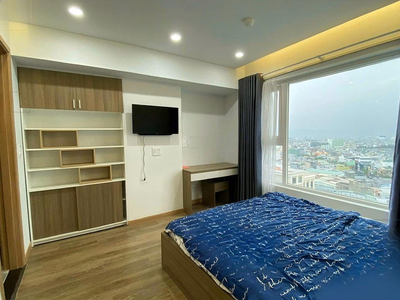 Owner sells 2 bedroom apartment - sea view at F.Home Da Nang Building