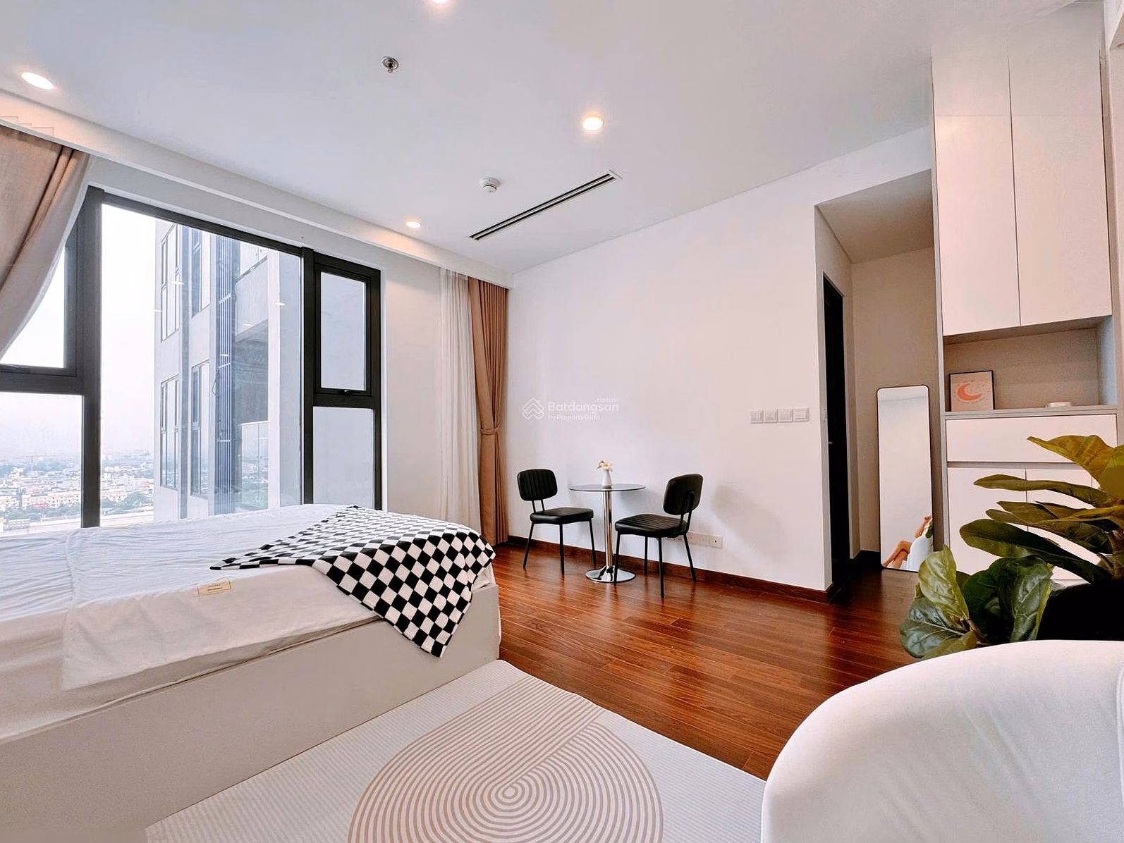 Masteri building luxury studio: Apartment 30.4m2, building A, 2.4 billion and apartment 33m2, building B, lake view, 2.9 billion, urgent sale