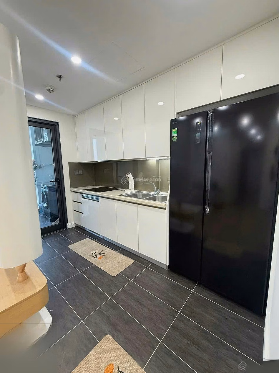 6th Element, updated 2 bedroom - 3 bedroom apartment fund in August, full furniture, car slot, 24/7 house viewing