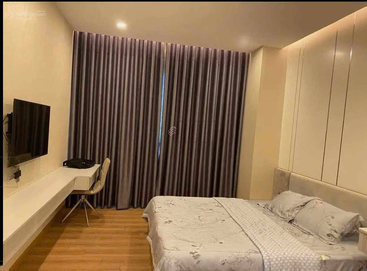 Da Nang Plaza luxury apartment for rent 131m2 fully furnished, ready to move in, 3 bedrooms right in the city center, price 27 million