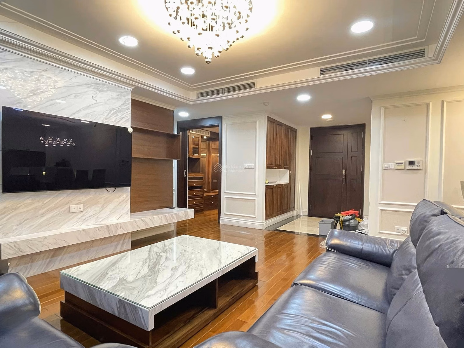2 bedrooms, 2 bathrooms, 120m2 Hoang Thanh Tower - 114 Mai Hac De, high quality furniture, move in immediately