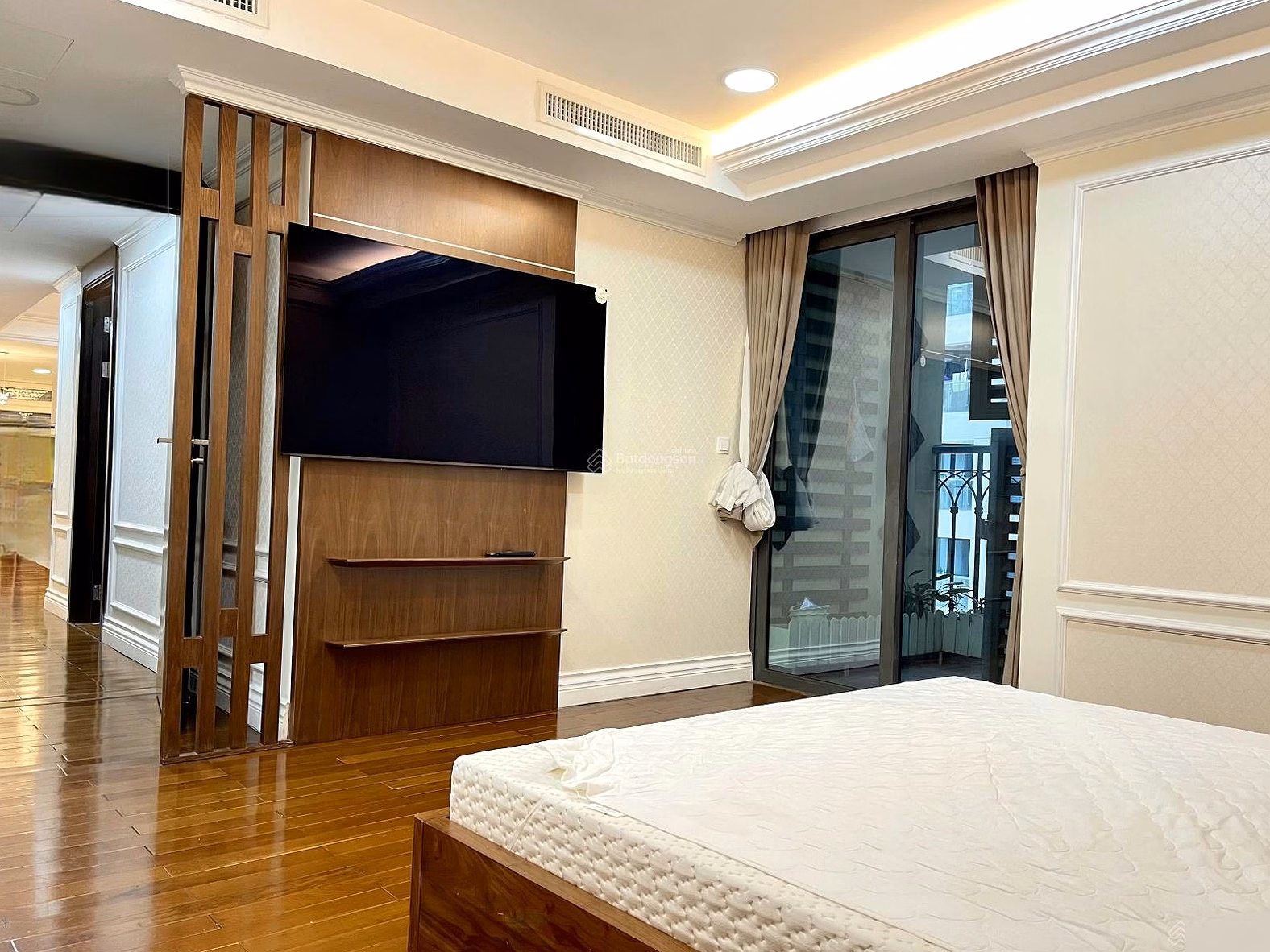 2 bedrooms, 2 bathrooms, 120m2 Hoang Thanh Tower - 114 Mai Hac De, high quality furniture, move in immediately