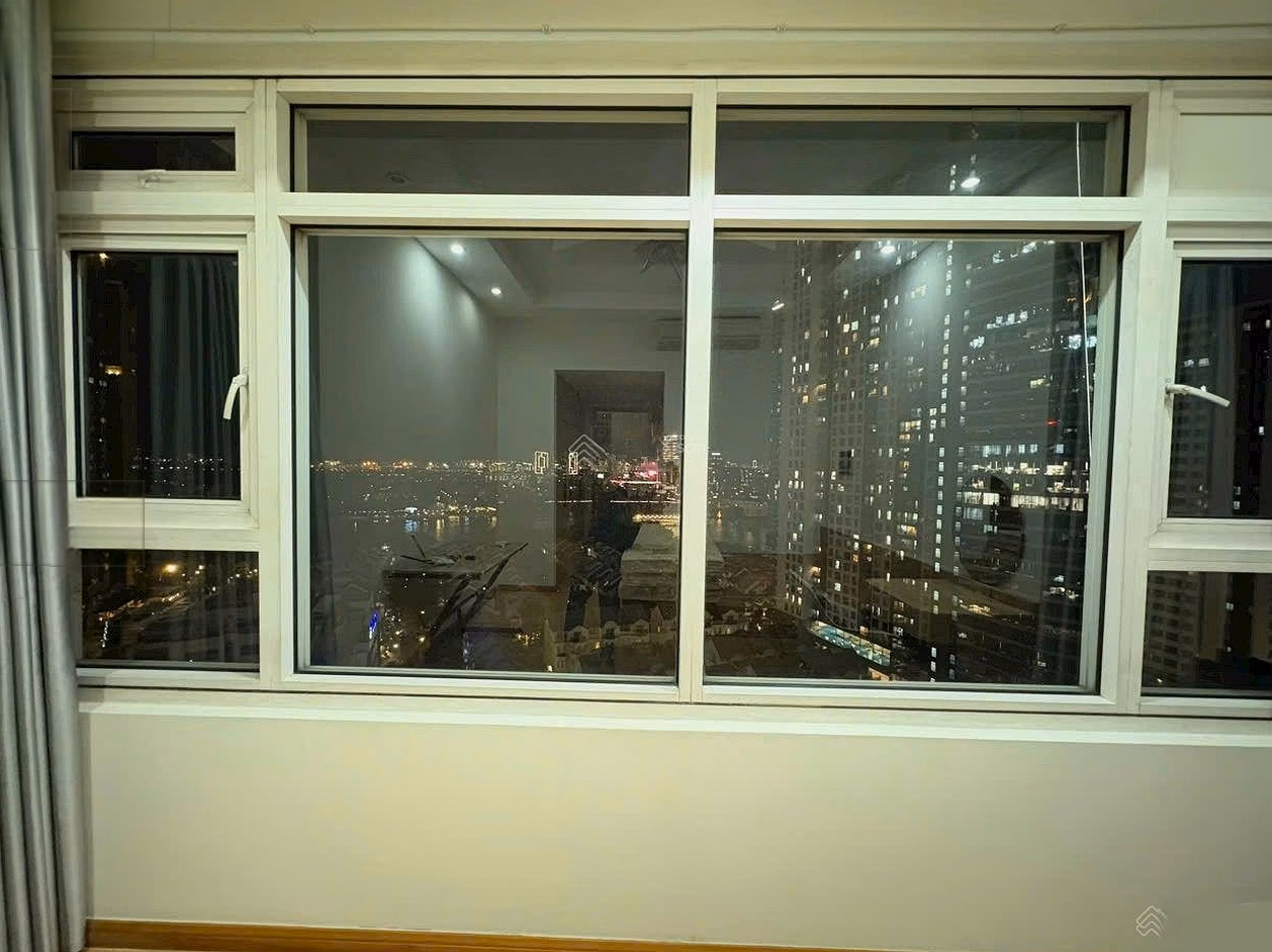 Selling Saigon Pearl apartment 2 bedrooms 90m2 for 9 billion, 3 bedrooms 135m2 for 13 billion