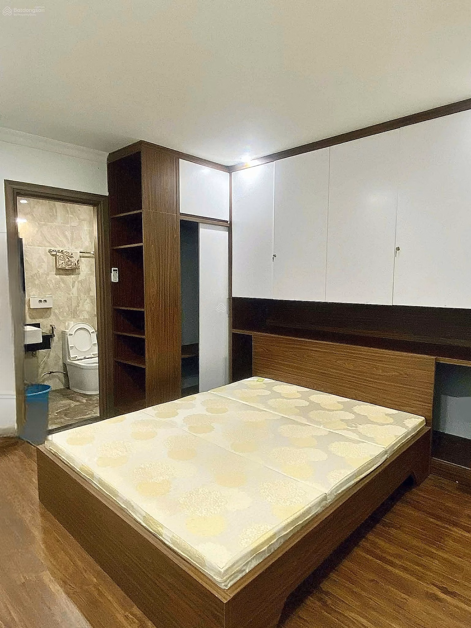 The owner needs to rent the apartment and move in immediately, no brokerage fees
