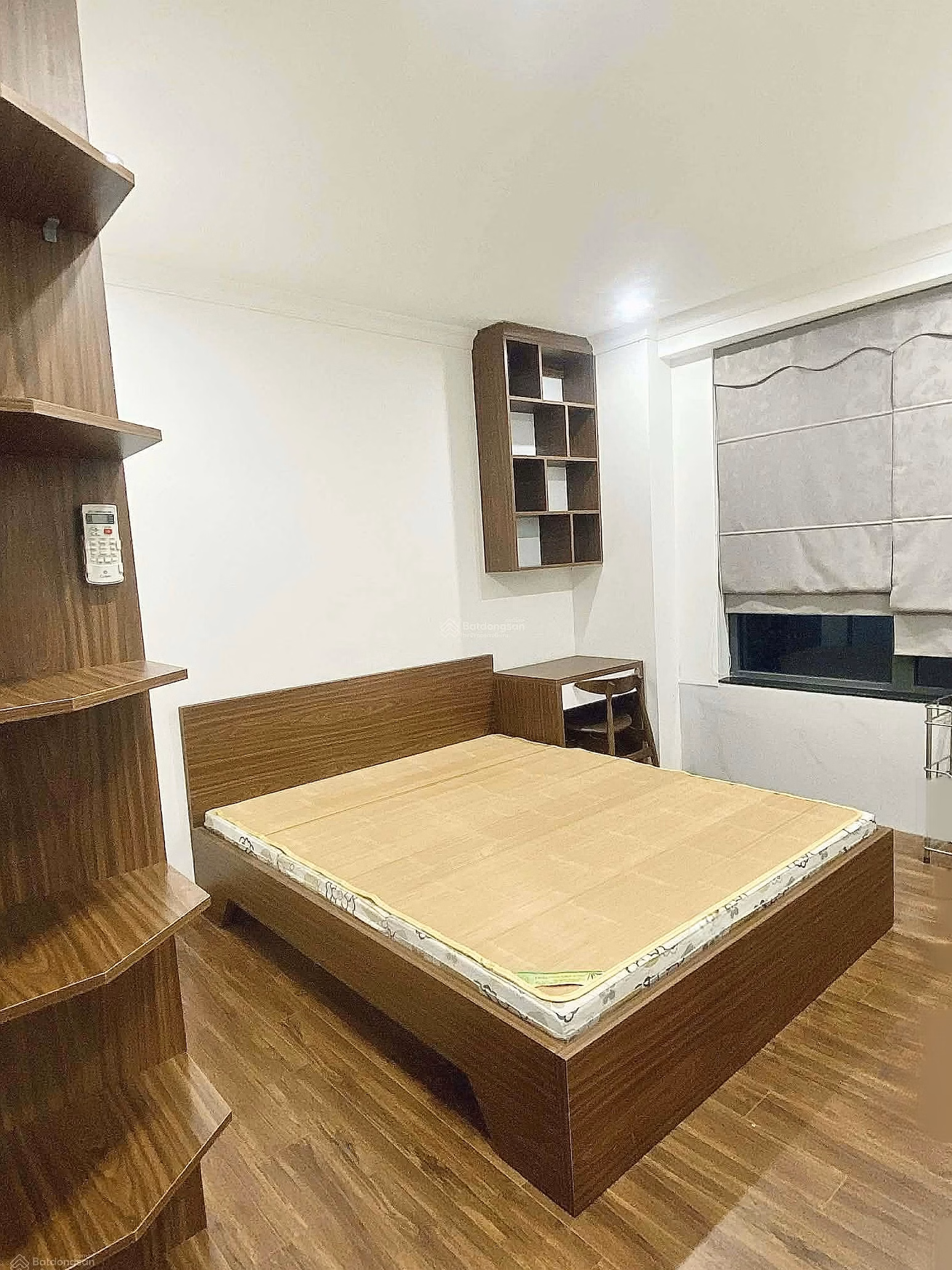 The owner needs to rent the apartment and move in immediately, no brokerage fees