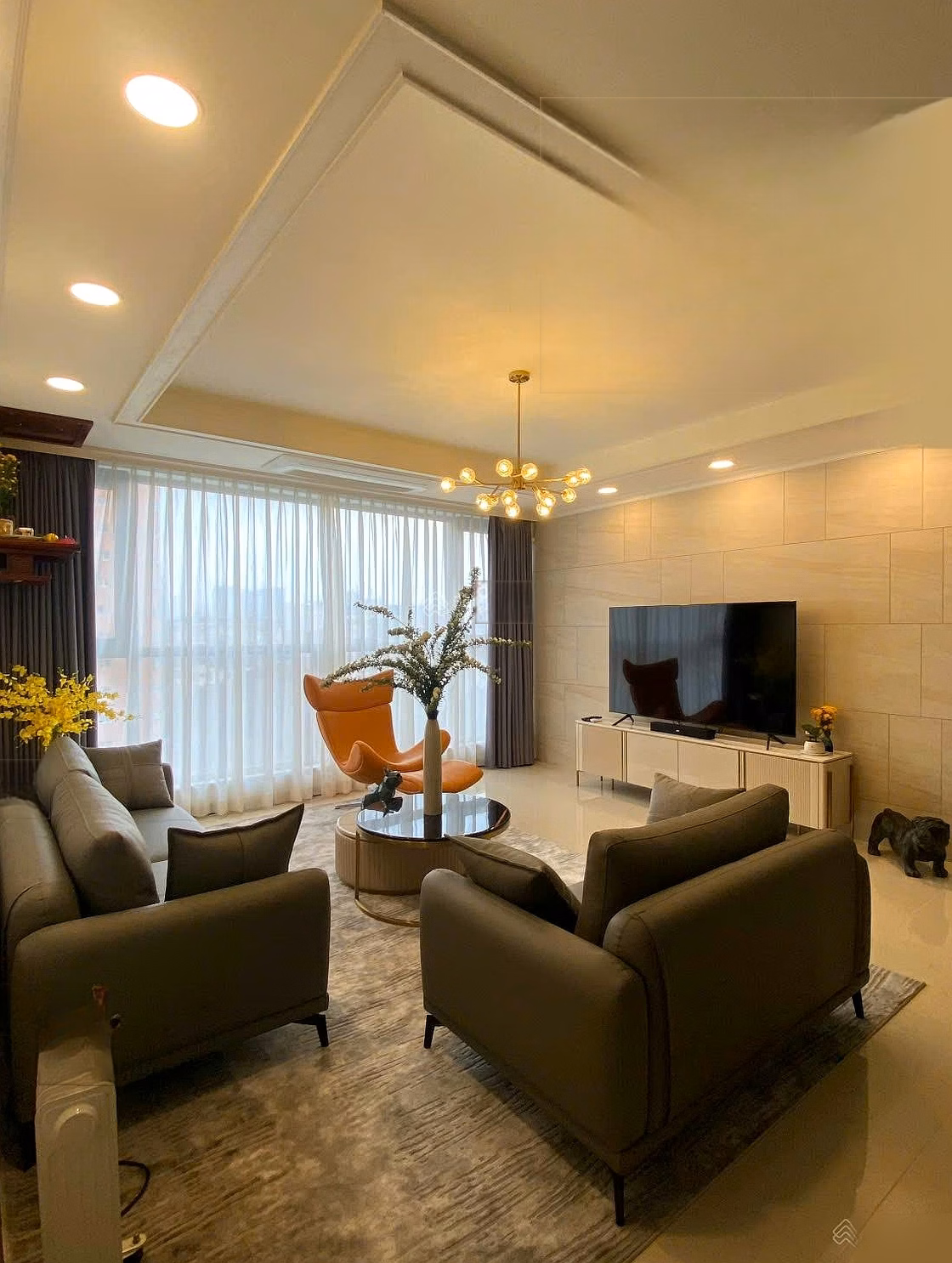 Starlake apartment fund for rent 2 bedrooms - 3 bedrooms - 4 bedrooms - basic update in August - Fully furnished, good price