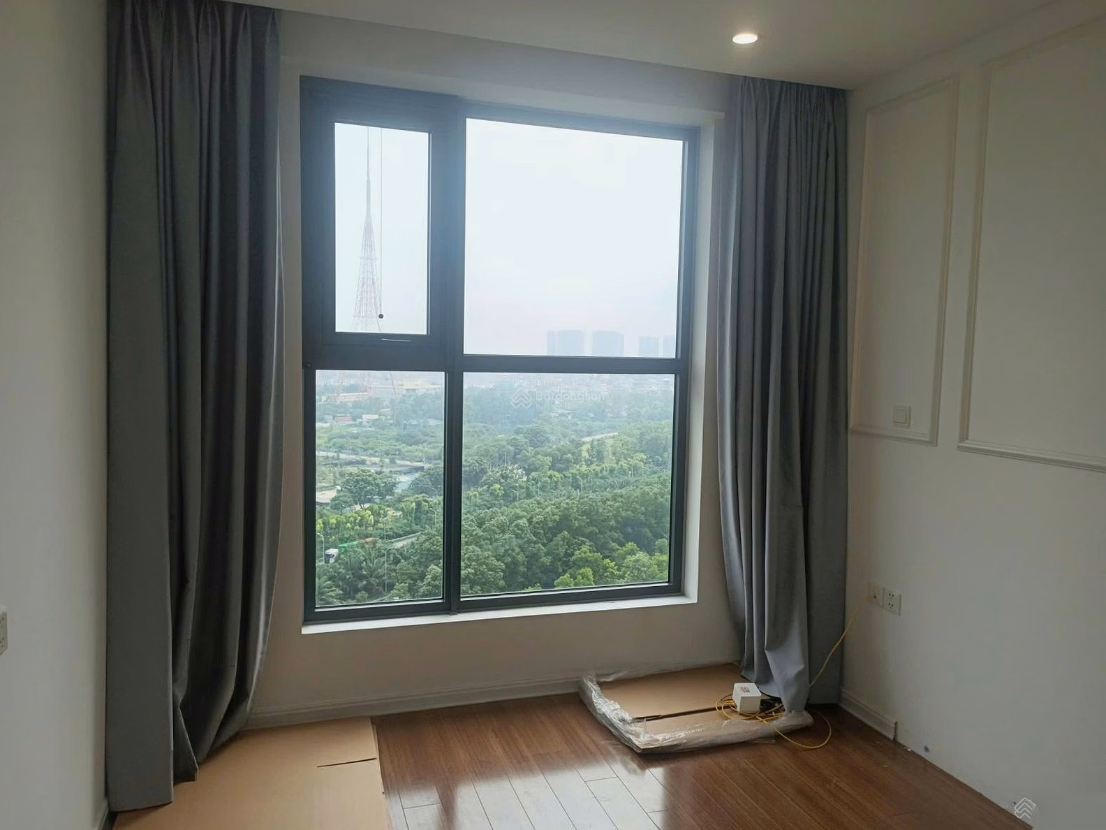 I rent My Dinh Pearl block P2 - 2 bedrooms/2 bathrooms - fully furnished - 17 million/month - Move in immediately. There is a slot to send a car