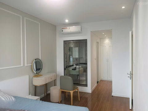 I rent My Dinh Pearl block P2 - 2 bedrooms/2 bathrooms - fully furnished - 17 million/month - Move in immediately. There is a slot to send a car