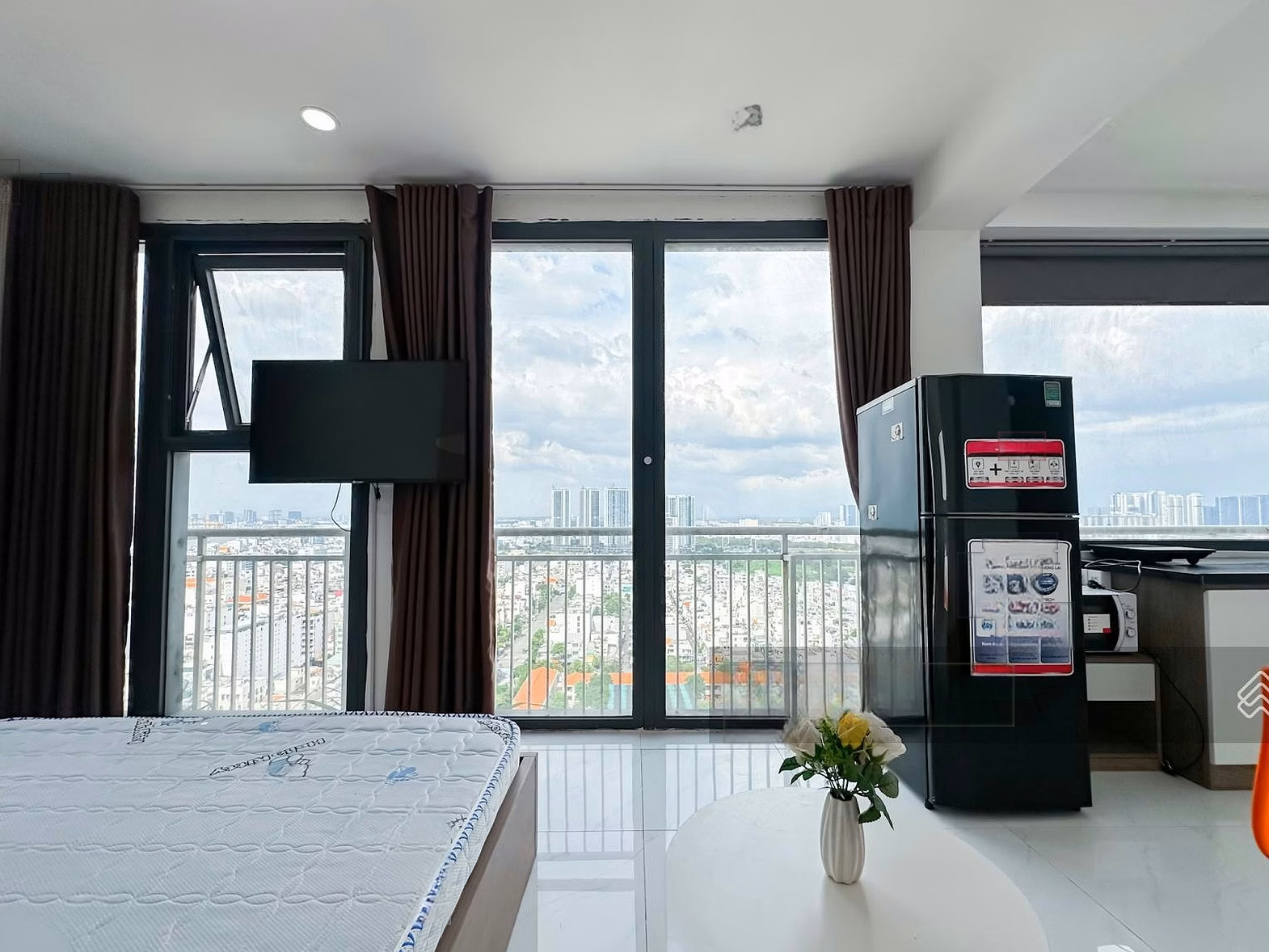 Apartment with balcony/full window near TDTU, Rmit, Himlam, Export Processing Zone, Lotte District 7 - Free room search support