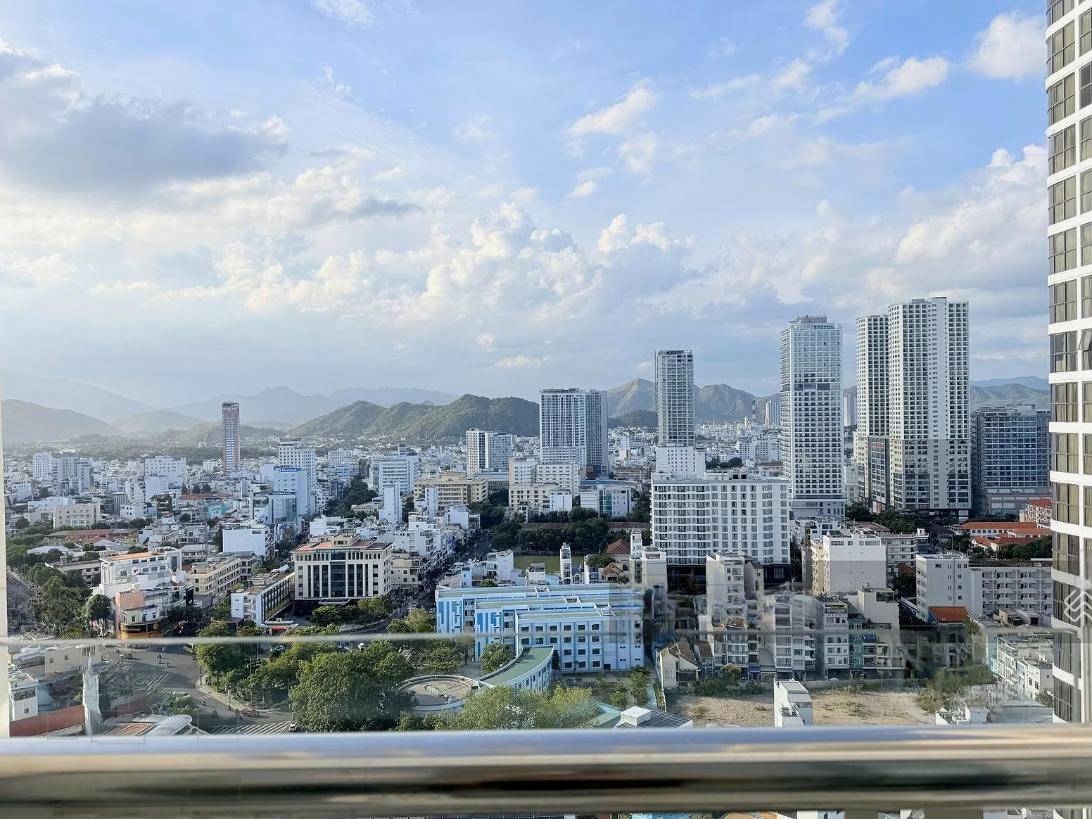 LVCC - Pent house for sale at Hud Building NTT Fully furnished with extremely classy sea and city views