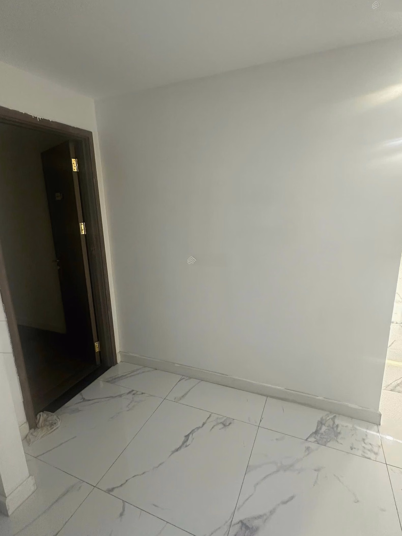 I rent Sunshine Center apartment block B, 130m2, 4 bedrooms, 3 bathrooms, move in immediately with car parking slot