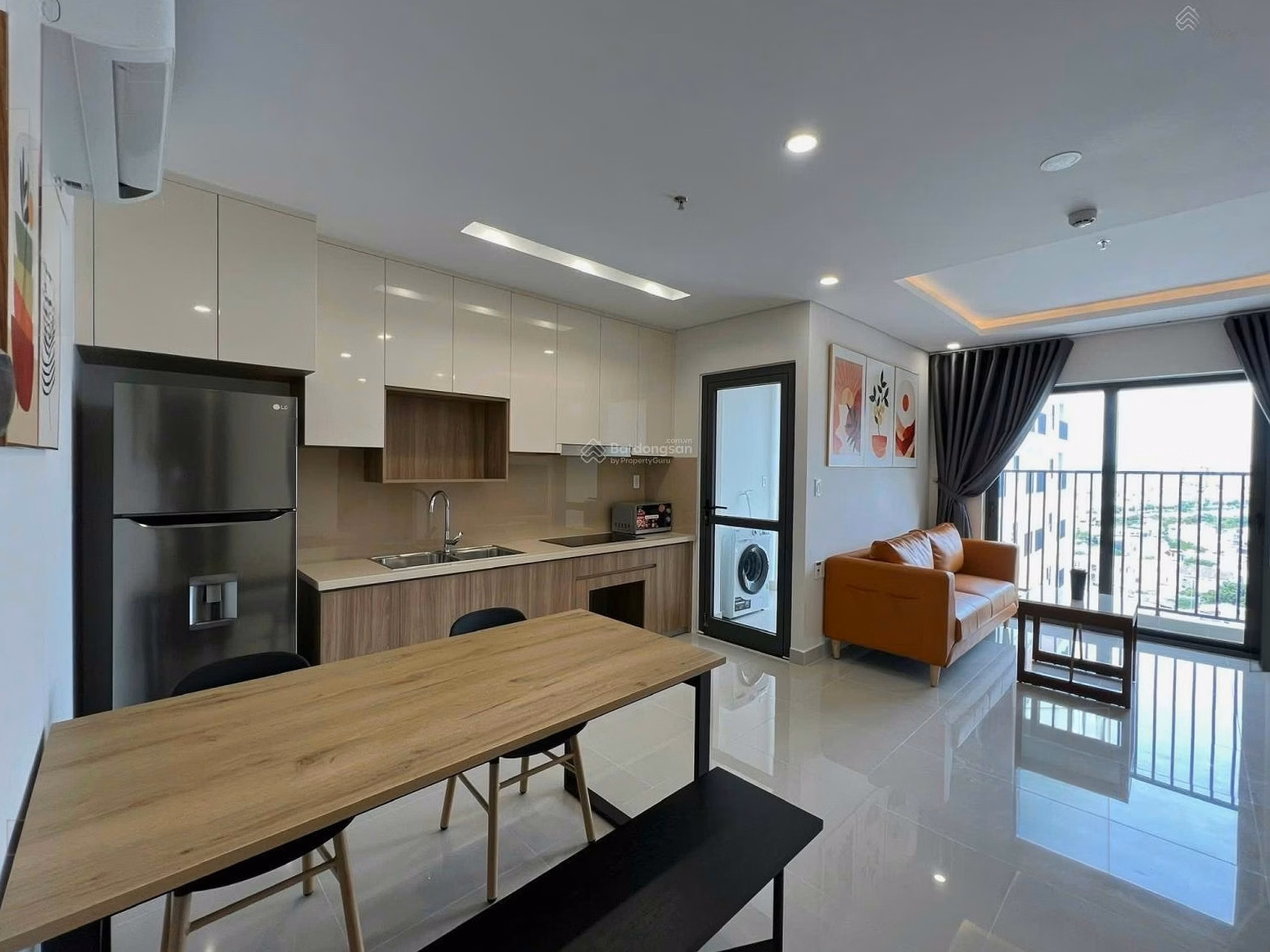 Selling 2 bedroom, 2 bathroom apartment in CT9 Building, Vinh Diem Trung, high floor
