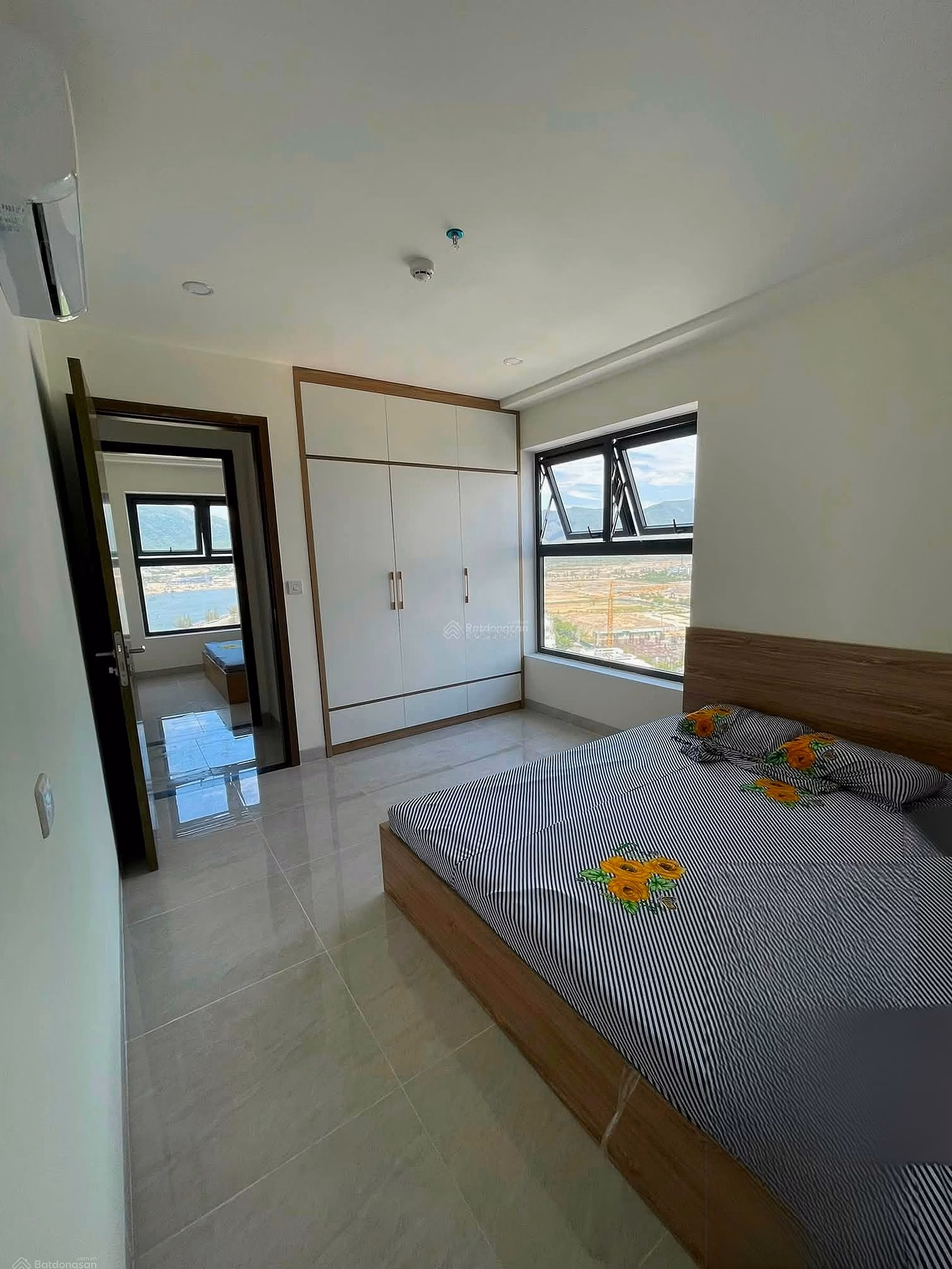 Corner apartment for rent with 2 bedrooms and 2 high floors with river view and fireworks view Full new furniture Rental price 12 million