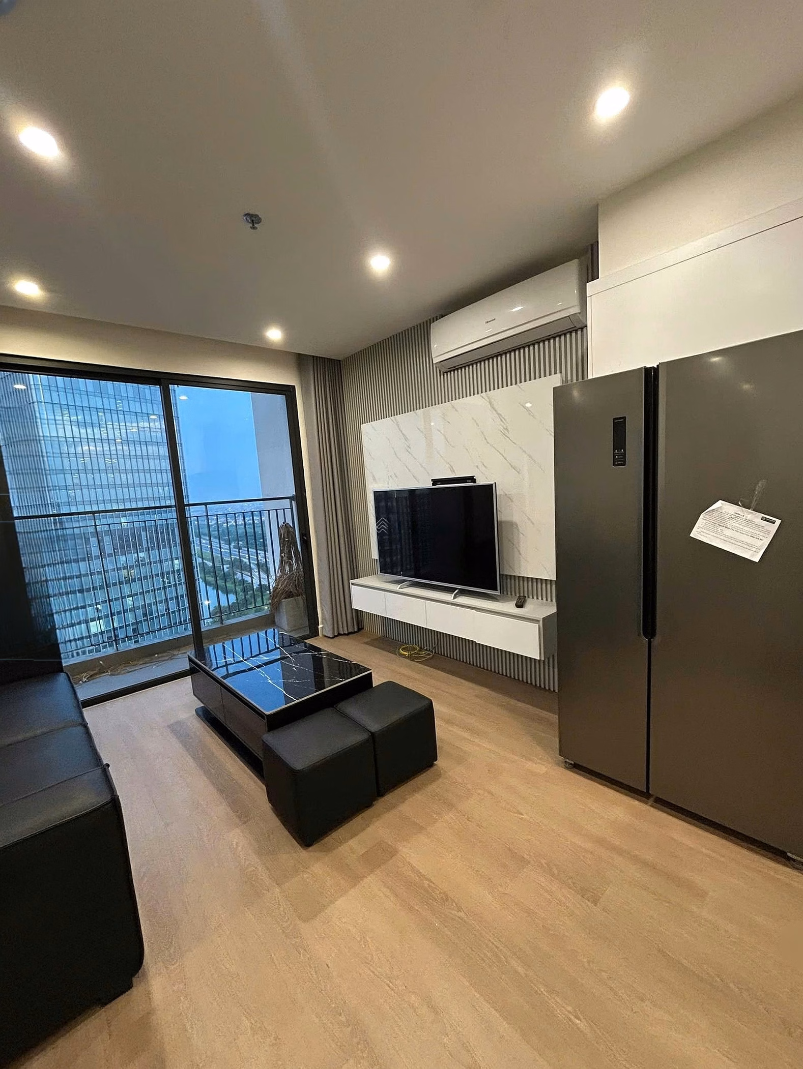 HOT! 2N + 2WC for rent in building S2.01, fully furnished as shown in the photo, good price, nice apartment, I like it