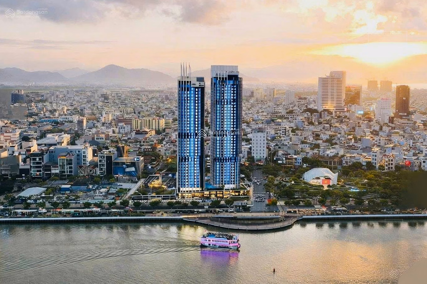 Great deals - Em Minh specializes in Landmark projects - Beautiful corner apartment with panoramic view of the Han River, mountains, sea & fireworks