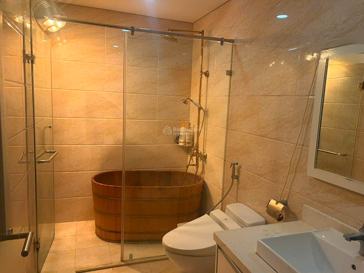 Times Tower apartment for rent, 35 Le Van Luong, 3 bedrooms full of new furniture, full amenities, price only 22 million