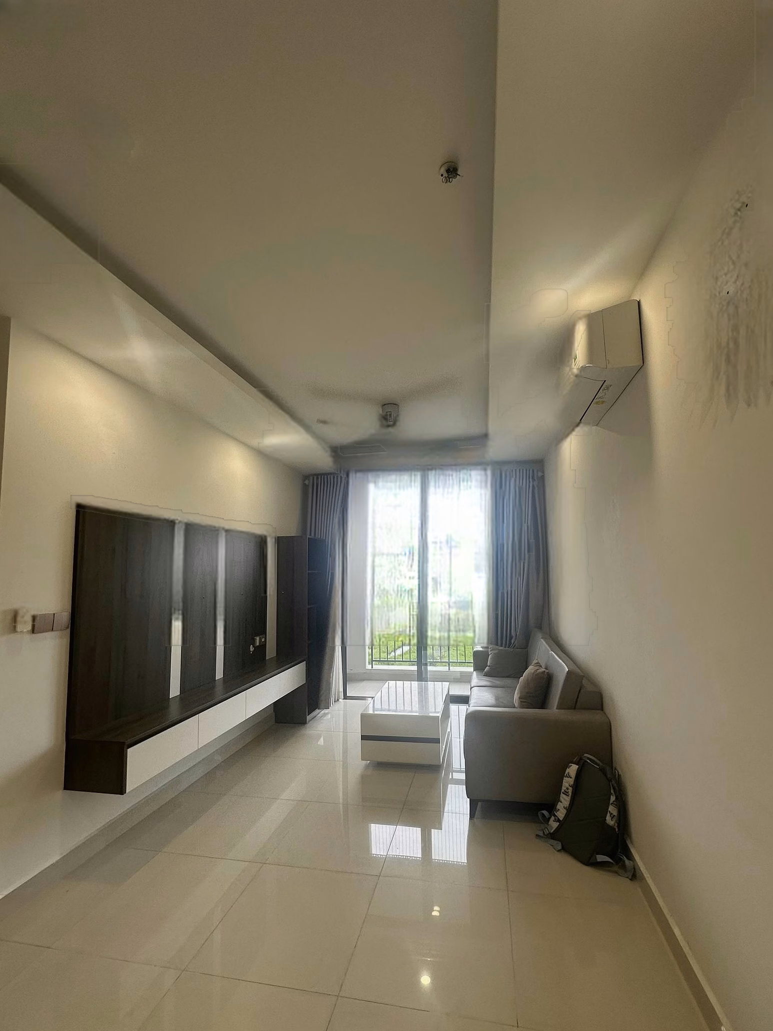 The owner sends a 3-bedroom apartment for URGENT SALE at Q7 Boulevard