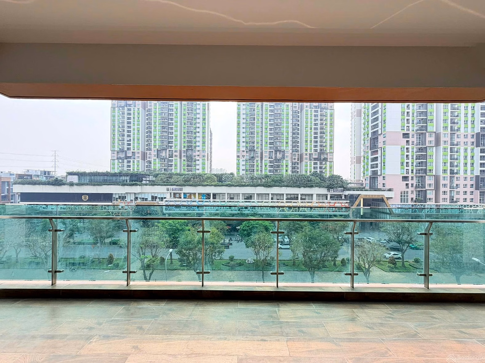 Feliz en vista 4 bedrooms garden floor for rent, 209m2, available
