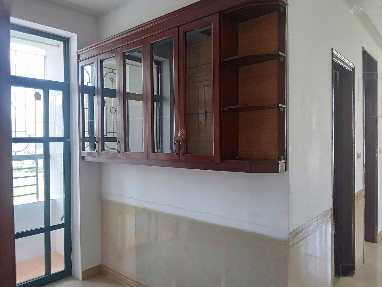 Long-term rental for a family of 90m2, 3 bedrooms, 2 bathrooms, gable house, BC facing SE (Hoang Mai, Hanoi). The owner