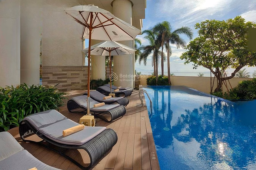 The Costa 1-bedroom apartment has spacious space right on Tran Phu beach