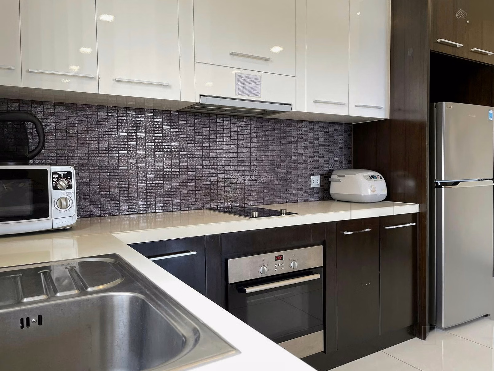 The Costa 1-bedroom apartment has spacious space right on Tran Phu beach