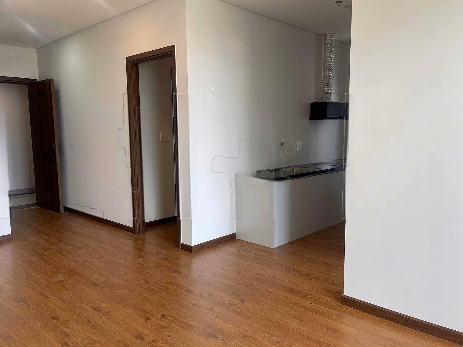 Owner rents Mia 2 bedroom apartment next to Polytechnic University, Hoa Khanh market, Mega supermarket