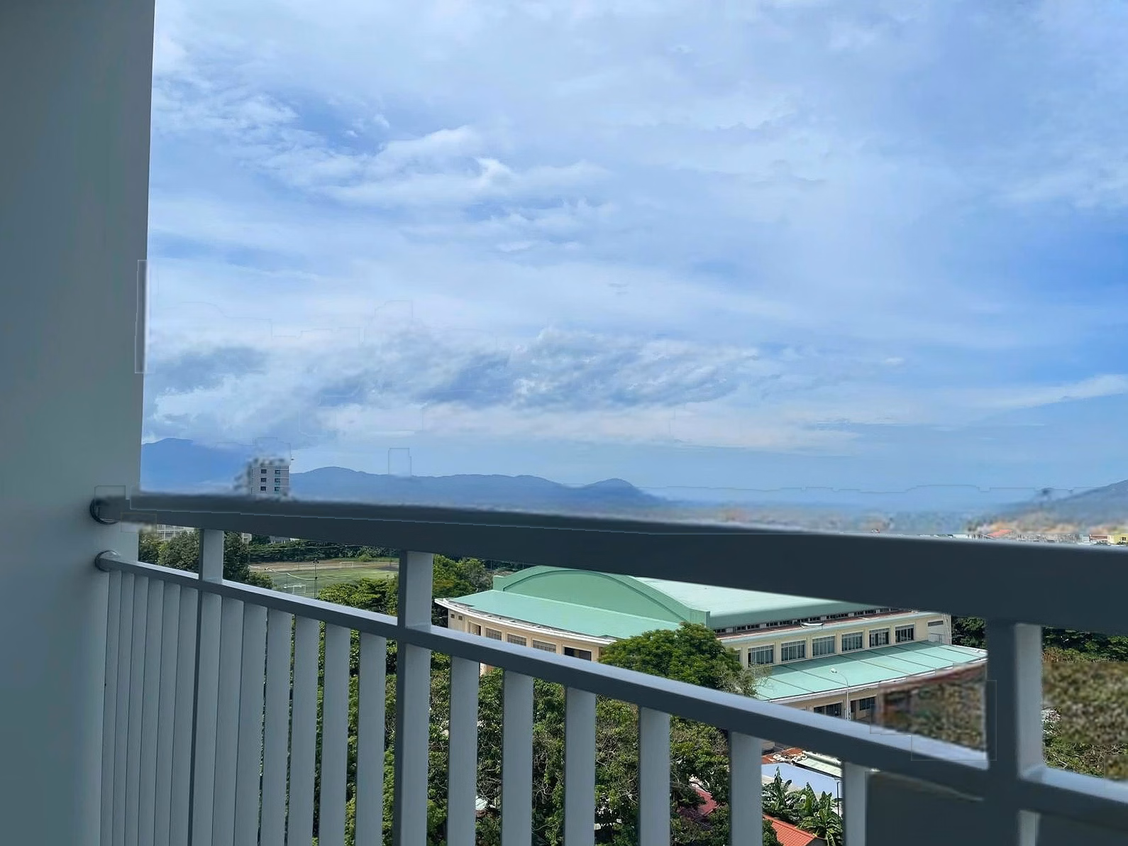 Owner rents Mia 2 bedroom apartment next to Polytechnic University, Hoa Khanh market, Mega supermarket