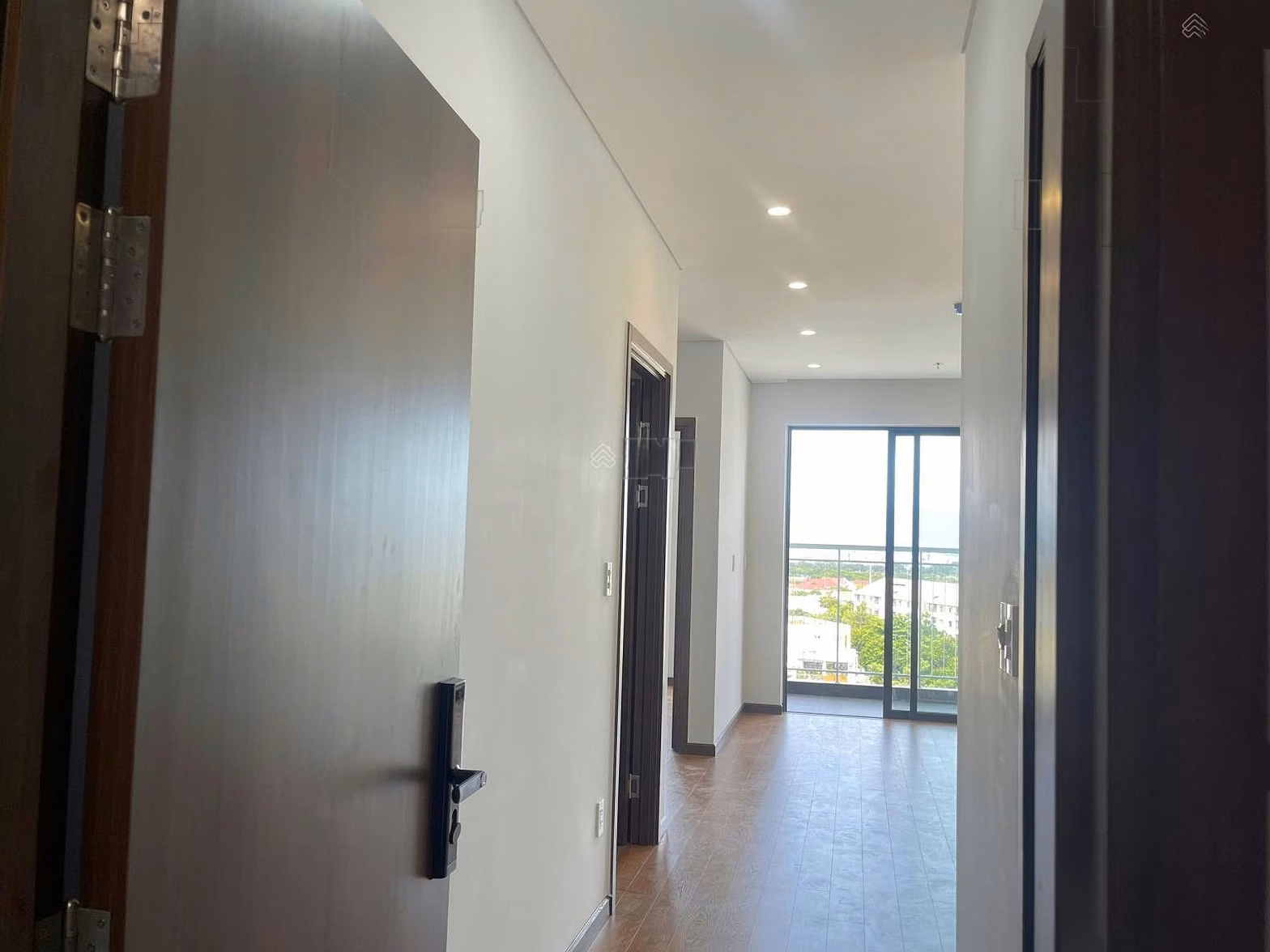 Owner rents Mia 2 bedroom apartment next to Polytechnic University, Hoa Khanh market, Mega supermarket