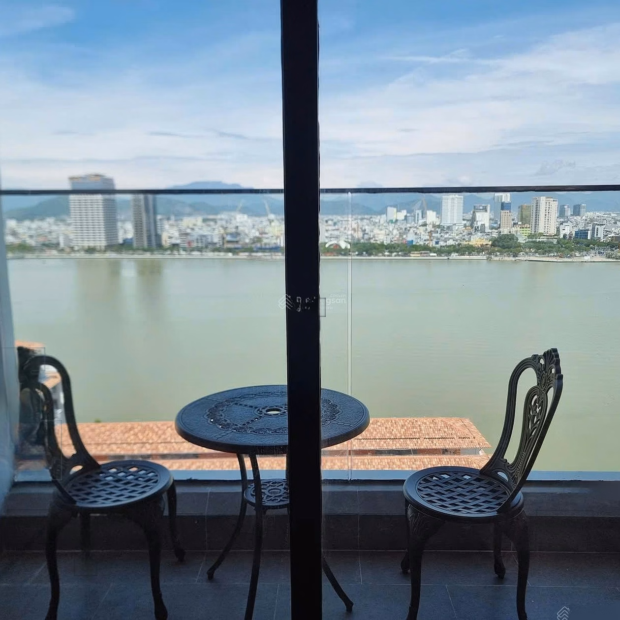 Apartment for rent with river view, fireworks, high floor, 100% new
