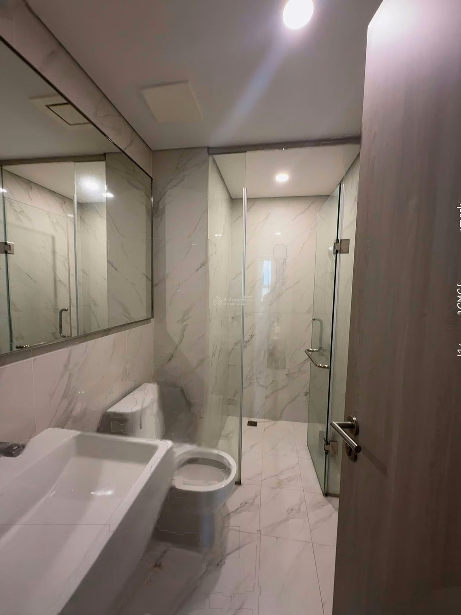 Rare item for rent, corner apartment 3N2WC, Masteri West Heights building, fully furnished, no service, lake view, price 16 million