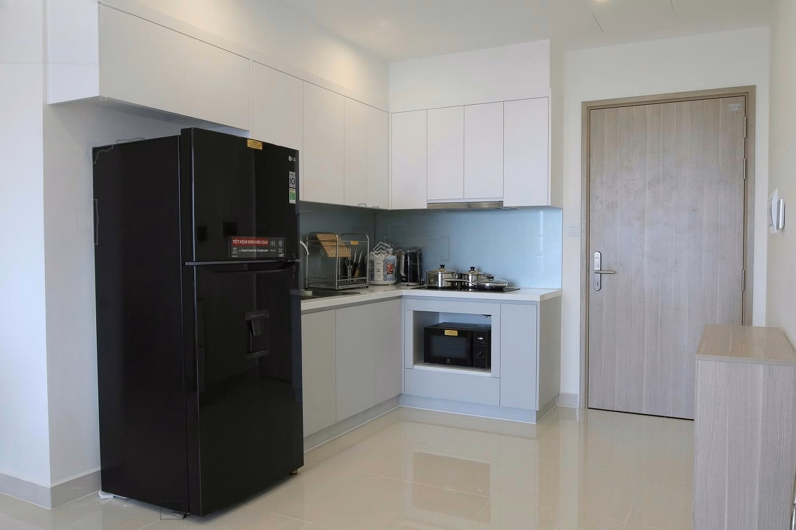 From studios to 3 bedrooms, there are apartments with free services, underground parking, and viewing all day off, completely free of charge