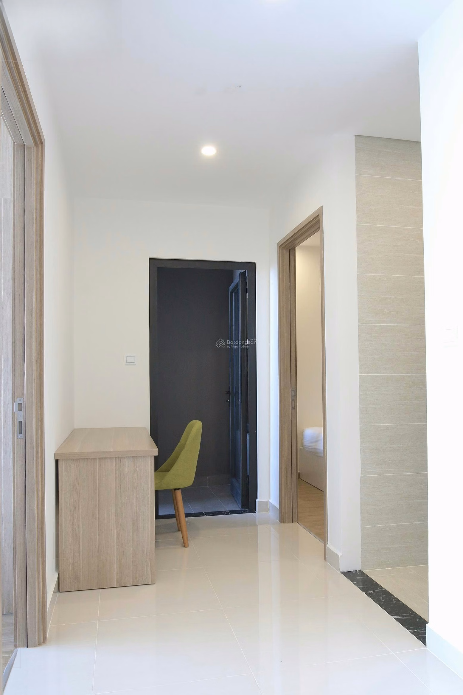 From studios to 3 bedrooms, there are apartments with free services, underground parking, and viewing all day off, completely free of charge