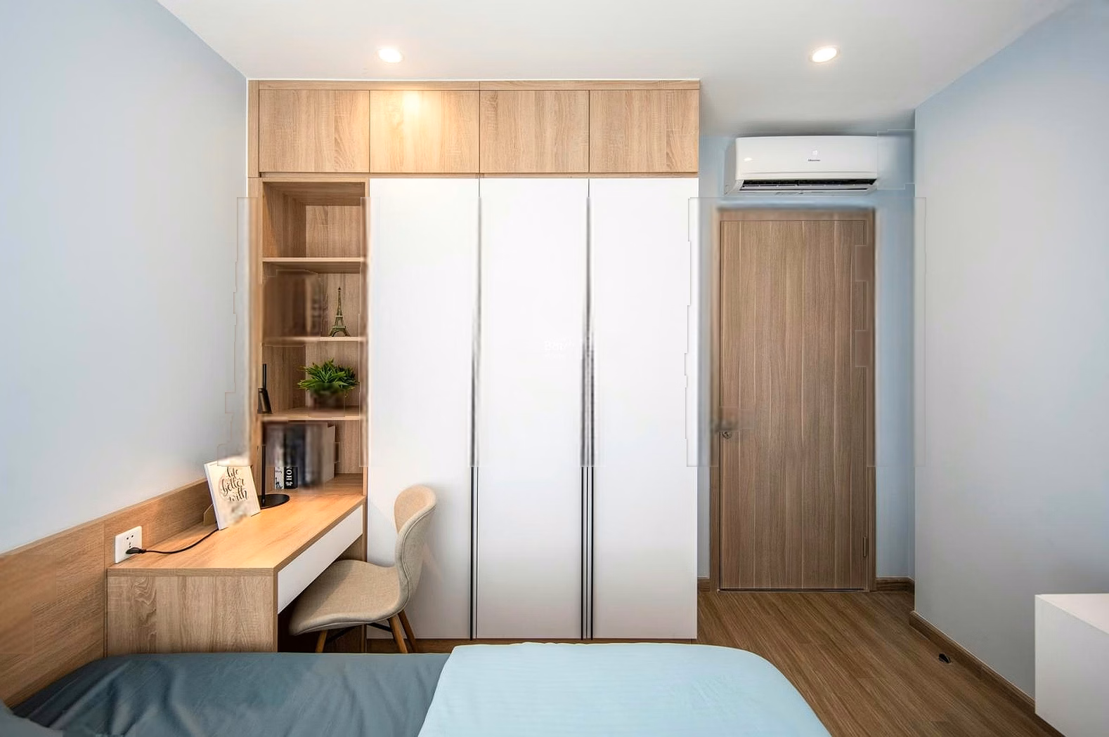 From studios to 3 bedrooms, there are apartments with free services, underground parking, and viewing all day off, completely free of charge