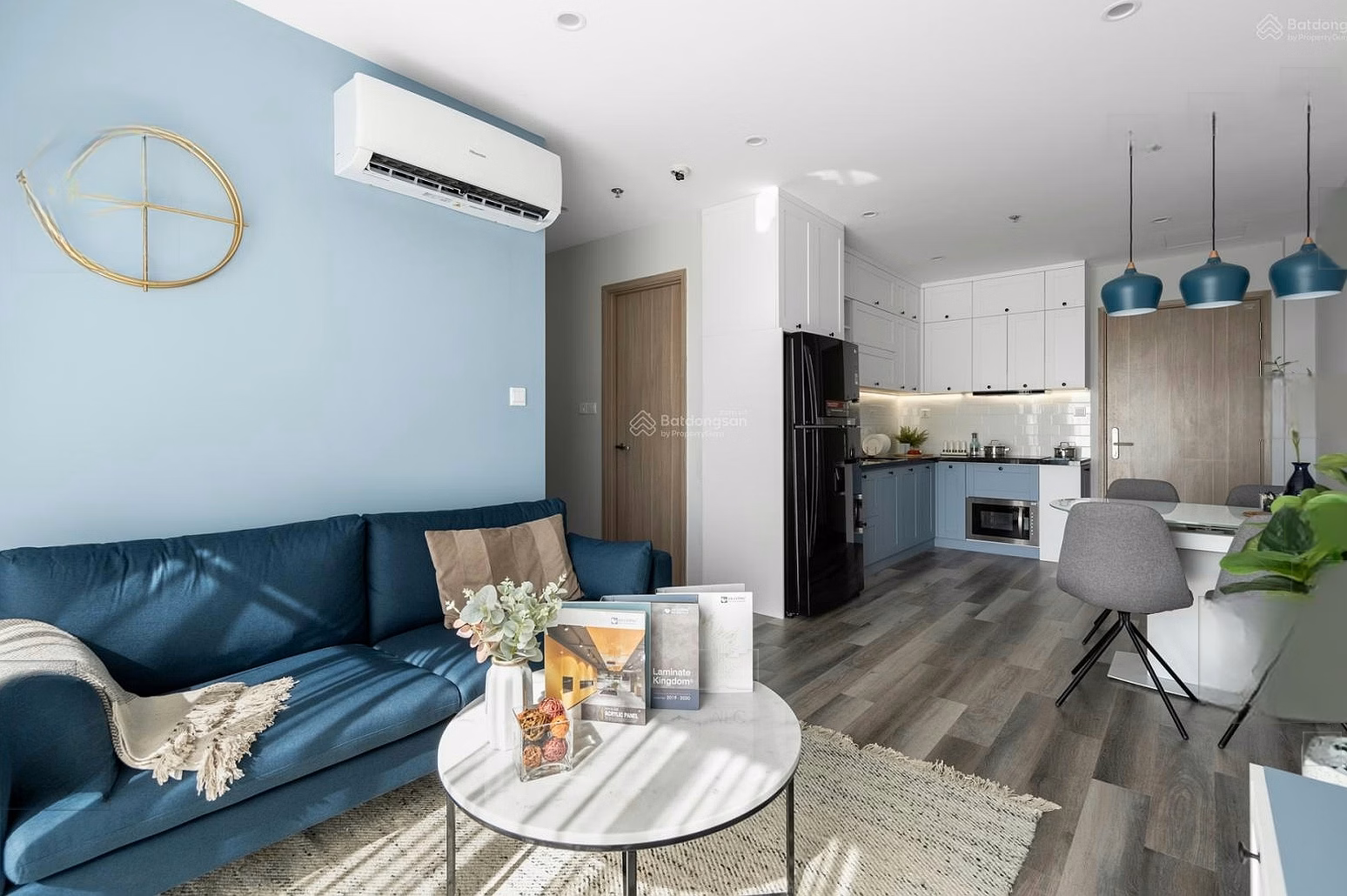 From studios to 3 bedrooms, there are apartments with free services, underground parking, and viewing all day off, completely free of charge