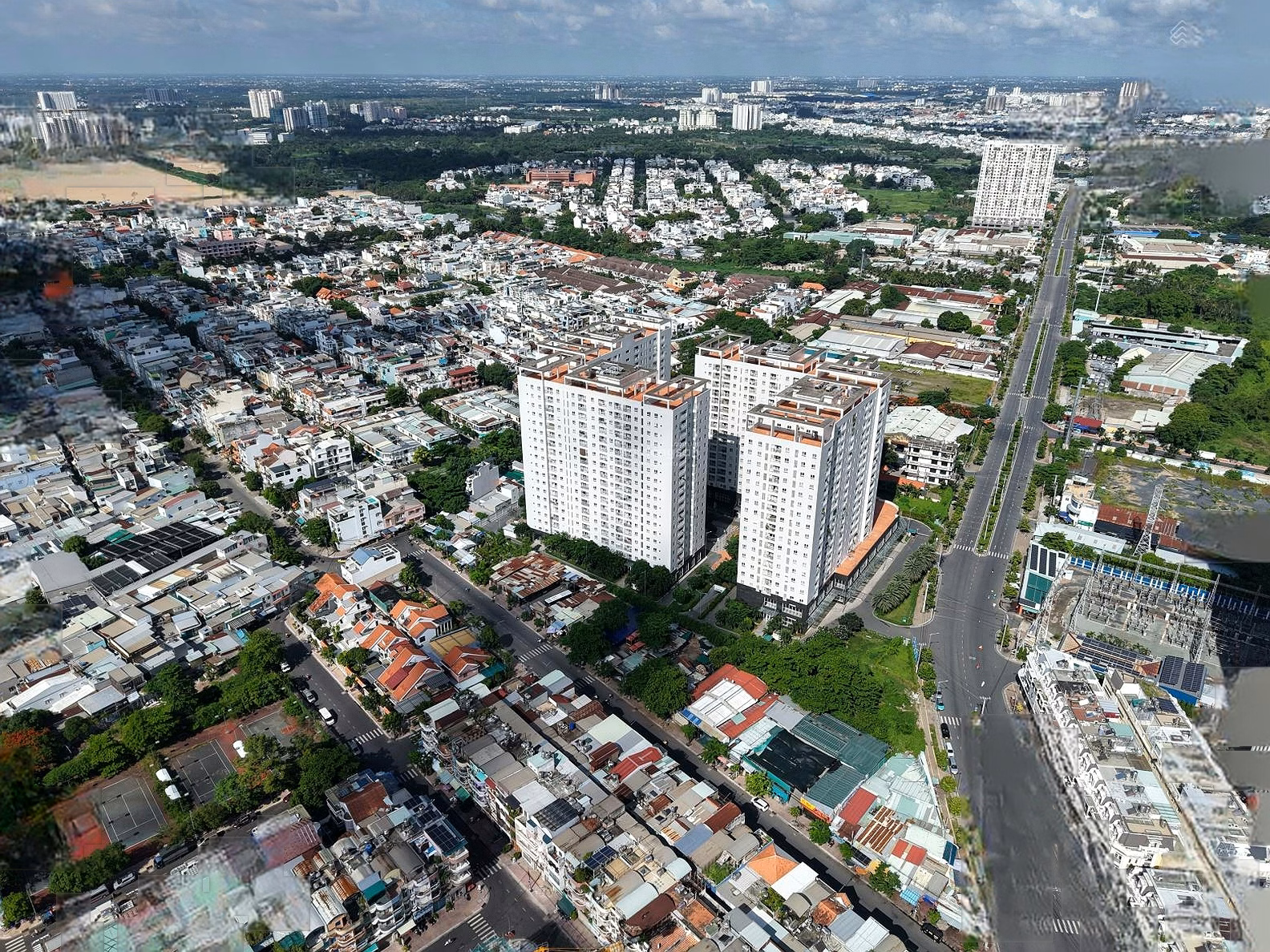 Selling 62m2 Saigon Skyview apartment opposite District 8 bus station