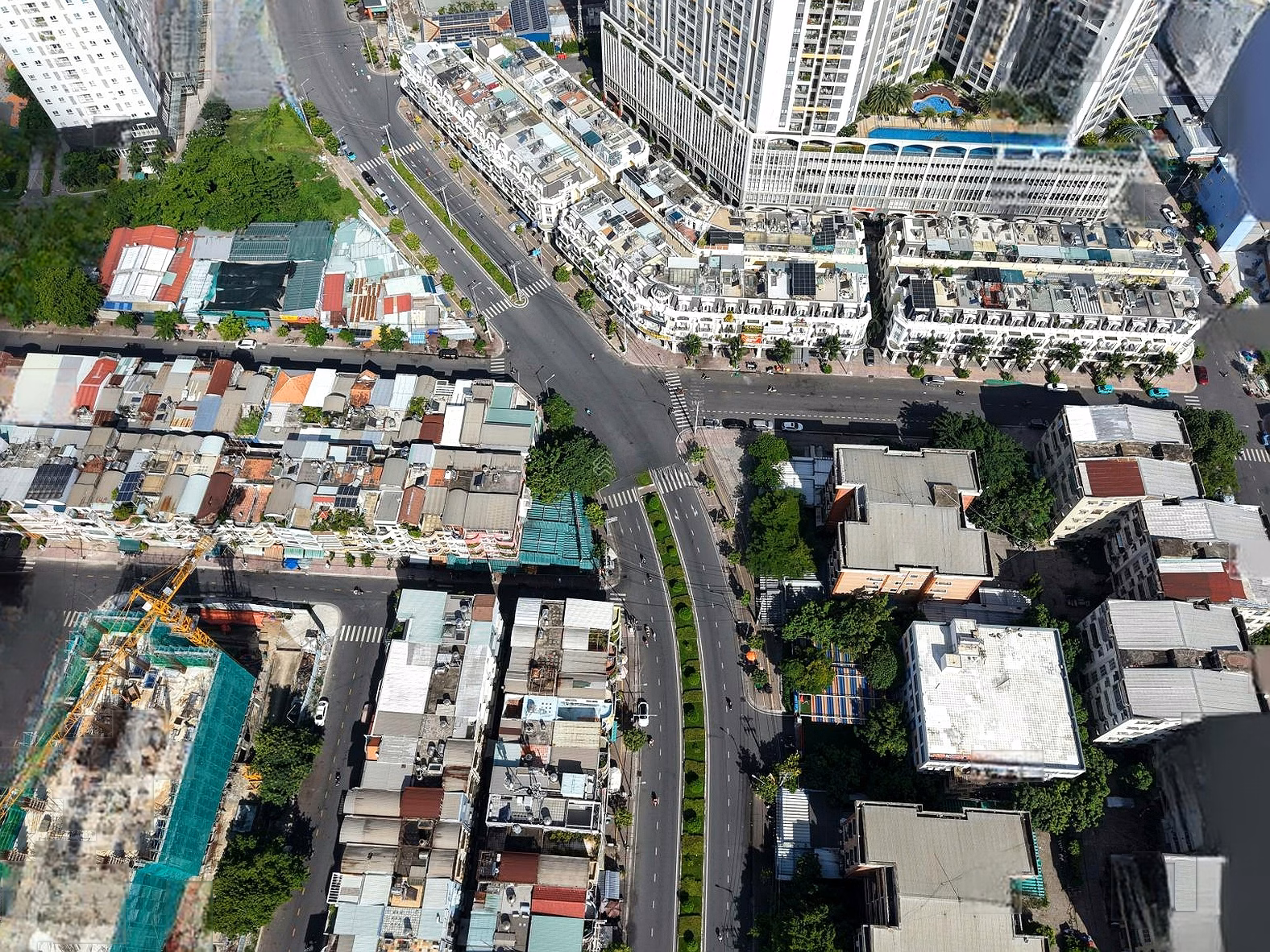 Selling 62m2 Saigon Skyview apartment opposite District 8 bus station