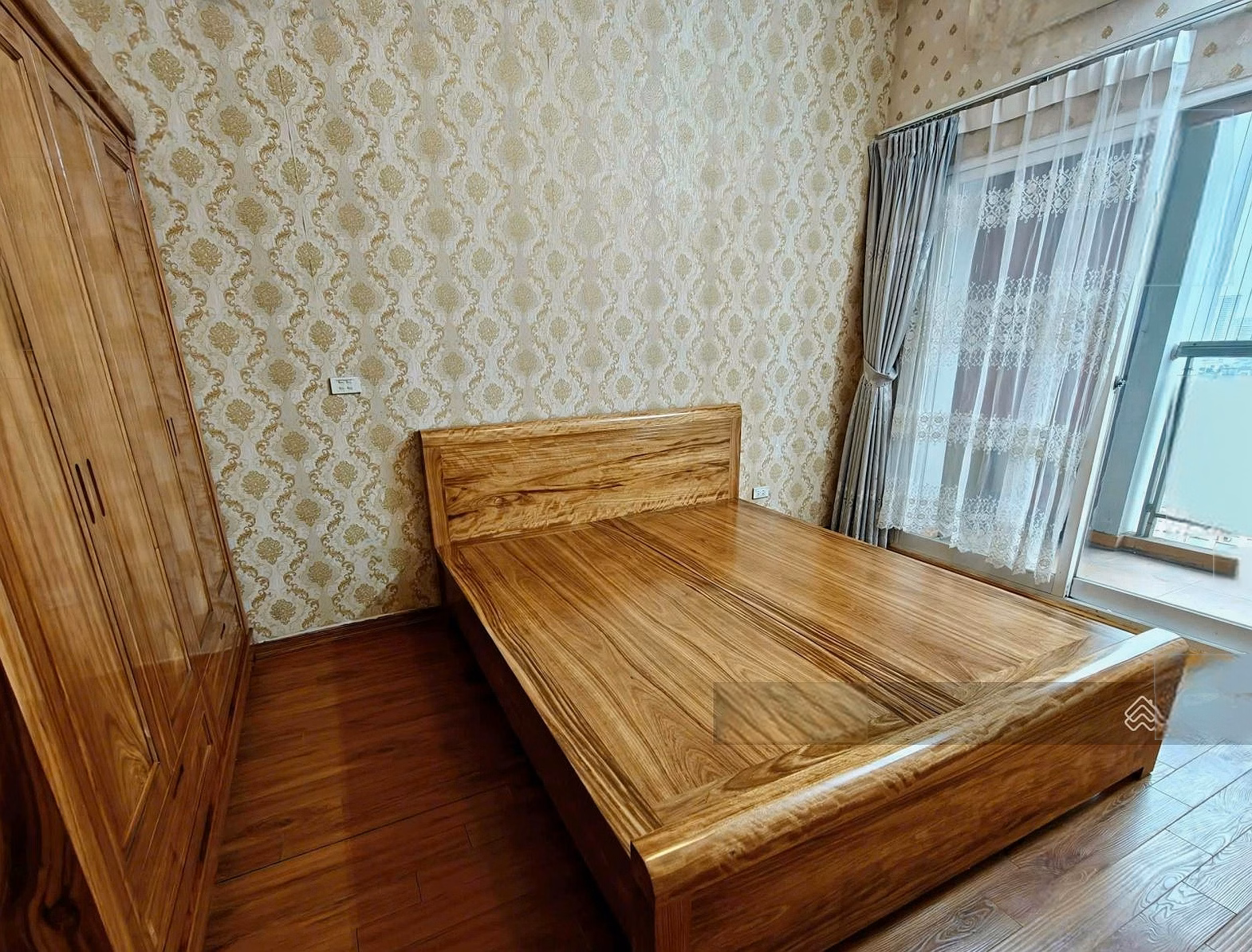 H0t! Need to rent urgently Sakura 47 Vu Trong Phung 3 bedrooms full 130m2 price 15.5 million/month